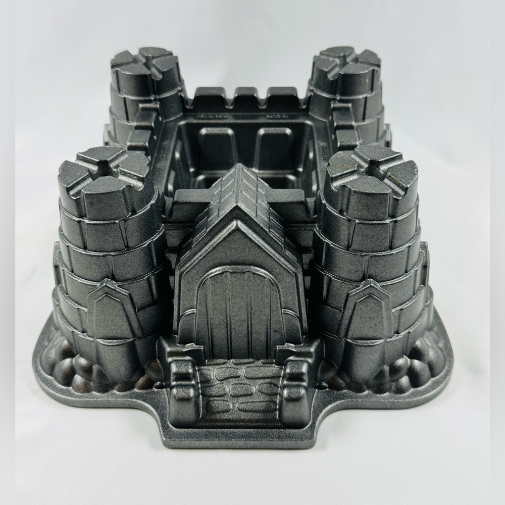 Nordic Ware Castle Bundt Cake Mold Pan Heavy Cast Aluminum USA Awesome 10 Cup